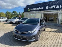 Blau Gebraucht 2015 Toyota Auris Touring Sports Edition Kombi | 8.990 € (Guter Preis)