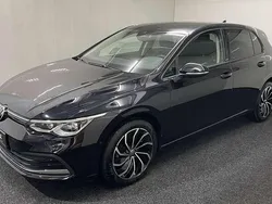 Deep black perleffekt Gebraucht 2022 VW Golf VIII Active Kleinwagen | 23.500 € (Guter Preis)
