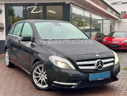 Schwarz Gebraucht 2013 Mercedes B200 Van / Kleinbus | 12.490 € (Fairer Preis)