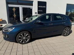 Blau Gebraucht 2017 Hyundai i30 Premium Limousine | 11.790 € (Fairer Preis)
