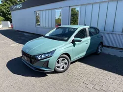 Mangrove green Neu 2025 Hyundai i20 Select Limousine | 20.590 € (Guter Preis)