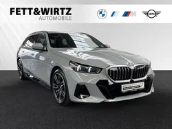 Brooklyn grau metallic Gebraucht 2024 BMW 520 M Sport Kombi | 53.290 € (Superpreis)