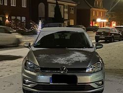 Grau Gebraucht 2017 VW Golf VII Kleinwagen | 13.900 € (Etwas zu teuer)
