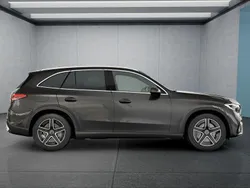 Grau Gebraucht 2024 Mercedes GLC200 SUV | 57.199 € (Teuer)