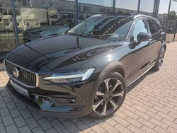 Grau Gebraucht 2024 Volvo V60 CC Ultimate Kombi | 45.900 € (Teuer)
