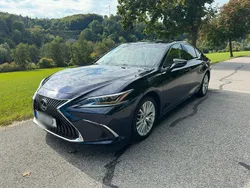 Blau Gebraucht 2019 Lexus ES300 Luxury Line Limousine | 32.000 €
