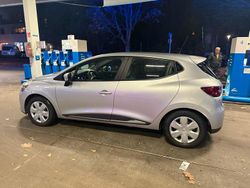 Silber Gebraucht 2015 Renault Clio IV Kleinwagen | 8.500 € (Etwas zu teuer)