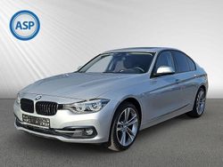 Glaciersilber metallic Gebraucht 2015 BMW 330 Sport Line Limousine | 23.999 € (Fairer Preis)