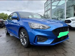 Blau Gebraucht 2019 Ford Focus ST-Line Limousine | 17.600 € (Guter Preis)