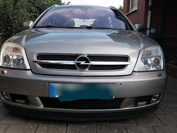 Beige Gebraucht 2004 Opel Vectra Kombi | 2.500 €