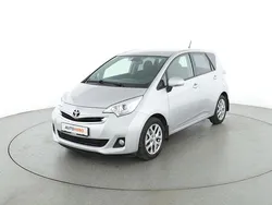 Grau Gebraucht 2014 Toyota Verso-S Club Van / Kleinbus | 10.490 € (Teuer)