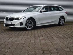 Weiß Gebraucht 2022 BMW 320e Limousine | 27.295 € (Fairer Preis)