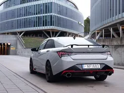 Grau Gebraucht 2022 Hyundai Elantra Limousine | 25.900 €