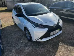 Pianosaweiß Gebraucht 2016 Toyota Aygo Kleinwagen | 7.790 € (Teuer)