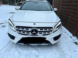 Weiß Gebraucht 2019 Mercedes GLA250 AMG line SUV | 21.500 € (Fairer Preis)