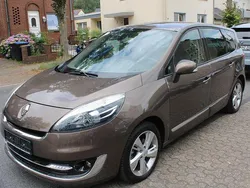 Braun Gebraucht 2013 Renault Scénic III Dynamique Van / Kleinbus | 6.590 € (Fairer Preis)