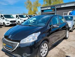Schwarz Gebraucht 2015 Peugeot 208 Access Kleinwagen | 5.999 € (Fairer Preis)