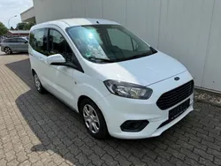 Weiß Gebraucht 2021 Ford Tourneo Courier Trend Van / Kleinbus | 5.999 €