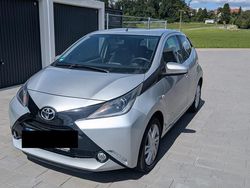 Silber Gebraucht 2015 Toyota Aygo X-play Kleinwagen | 5.000 € (Teuer)