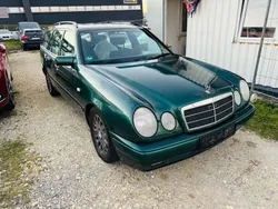 Grün Gebraucht 1999 Mercedes E240 Kombi | 3.999 € (Fairer Preis)