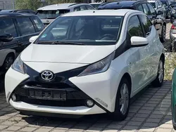 Weiß Gebraucht 2017 Toyota Aygo X-play Kleinwagen | 8.500 € (Fairer Preis)