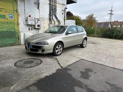 Gold Gebraucht 2004 Alfa Romeo 147 Kleinwagen | 1.200 € (Etwas zu teuer)