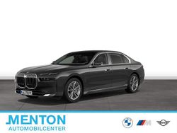 Grau Gebraucht 2024 BMW 750e Limousine | 104.694 € (Fairer Preis)