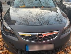 Schwarz Gebraucht 2011 Opel Astra Kleinwagen | 2.300 € (Guter Preis)