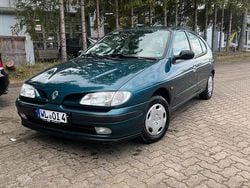 Grün Gebraucht 1996 Renault Mégane Coupé Coupé | 1.299 €