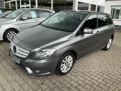 Grau Gebraucht 2013 Mercedes B180 Van / Kleinbus | 9.850 € (Fairer Preis)