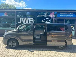 Grau Neu 2025 Ford Tourneo Titanium Van / Kleinbus | 63.888 € (Teuer)