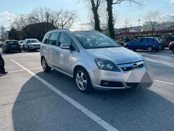 Silber Gebraucht 2007 Opel Zafira Van / Kleinbus | 2.000 € (Fairer Preis)