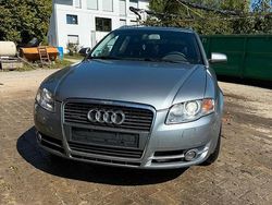 Grau Gebraucht 2004 Audi A4 Kombi | 1.100 € (Superpreis)