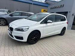 Weiß Gebraucht 2016 BMW 220 Gran Tourer Advantage Van / Kleinbus | 15.990 € (Fairer Preis)