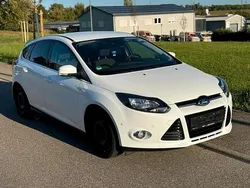 Weiß Gebraucht 2011 Ford Focus Titanium Limousine | 4.400 € (Guter Preis)