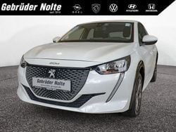 Weiß Gebraucht 2021 Peugeot e-208 Active Kleinwagen | 15.950 € (Fairer Preis)
