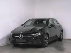 Kosmosschwarz metallic Gebraucht 2024 Mercedes A180 Progressive Limousine | 28.550 € (Guter Preis)