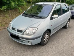 Grau Gebraucht 2002 Renault Scénic Van / Kleinbus | 2.128 €
