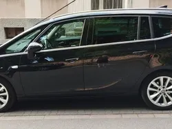 Schwarz Gebraucht 2017 Opel Zafira Tourer Van / Kleinbus | 11.950 € (Guter Preis)