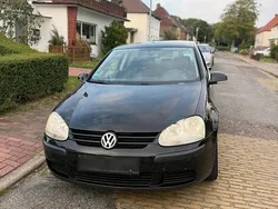 Schwarz Gebraucht 2004 VW Golf V Kleinwagen | 1.100 € (Fairer Preis)