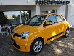 Gelb Gebraucht 2021 Renault Twingo LIMITED Kleinwagen | 10.990 € (Fairer Preis)