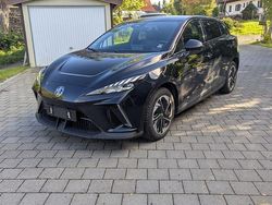 Schwarz Gebraucht 2023 MG MG4 EV Luxury Kleinwagen | 17.800 €