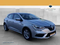 Weiß Gebraucht 2017 Renault Mégane IV Play Limousine | 11.390 € (Fairer Preis)