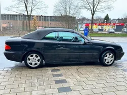 Schwarz Gebraucht 2000 Mercedes CLK230 Cabrio | 2.900 €