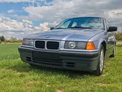 Blau Gebraucht 1994 BMW 316 Limousine | 6.499 €