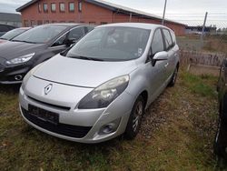Silber Gebraucht 2011 Renault Scénic III Dynamique Van / Kleinbus | 1.500 €