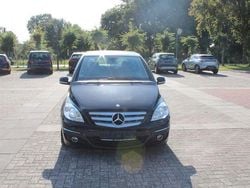 Schwarz Gebraucht 2011 Mercedes B180 Van / Kleinbus | 3.450 €