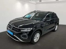 Deep black perleffekt Gebraucht 2024 VW T-Roc Life SUV | 28.950 € (Guter Preis)