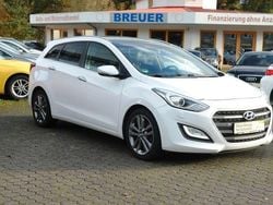 Weiß Gebraucht 2016 Hyundai i30 Premium Limousine | 10.990 € (Fairer Preis)