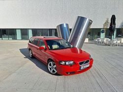 Rot Gebraucht 2005 Volvo V70 Kombi | 22.999 €